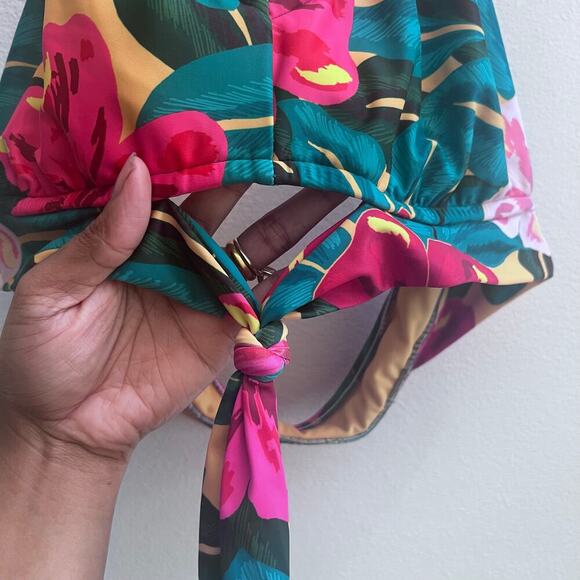 Kona Sol Women's Floral Green Tie-Front Halter Bralette Bikini Top Size Large - Picture 2 of 6